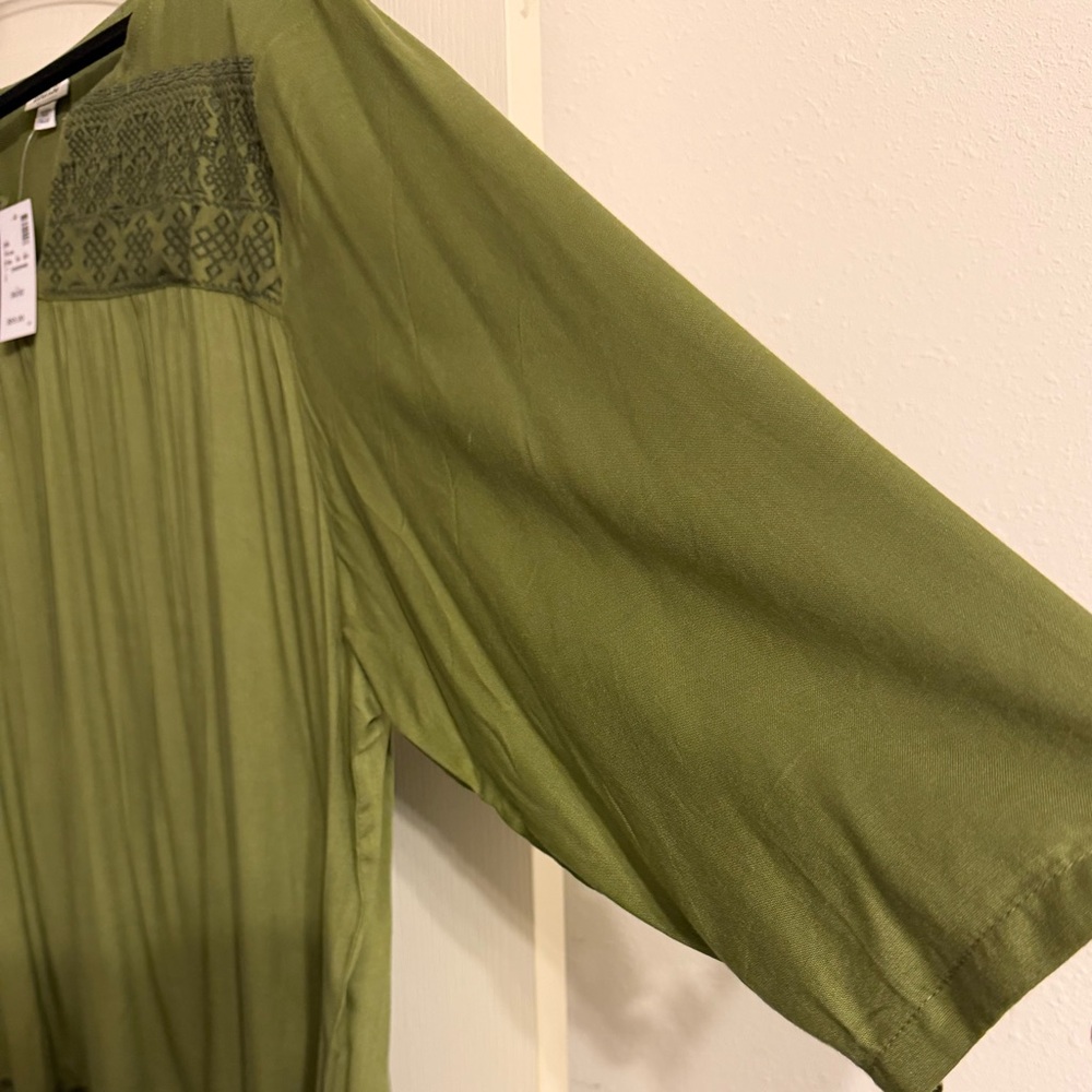 Avenue Women’s Top - Picture 7 of 8